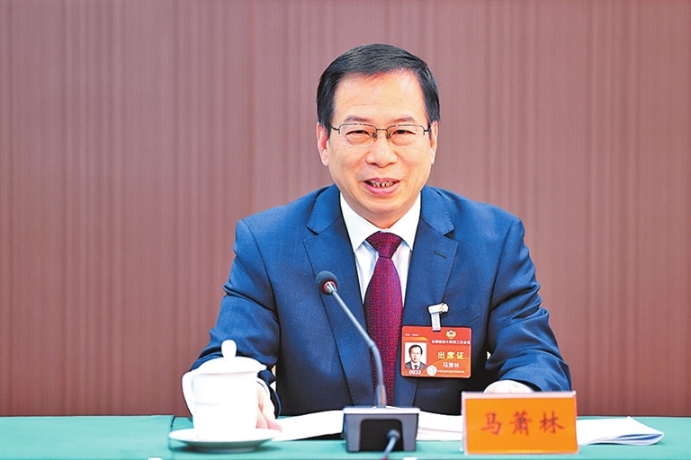 “中华文明的记录从甲骨文开始至现代汉字一脉相承，甲骨文也成为见证中华民族生生不息的重要标识。”