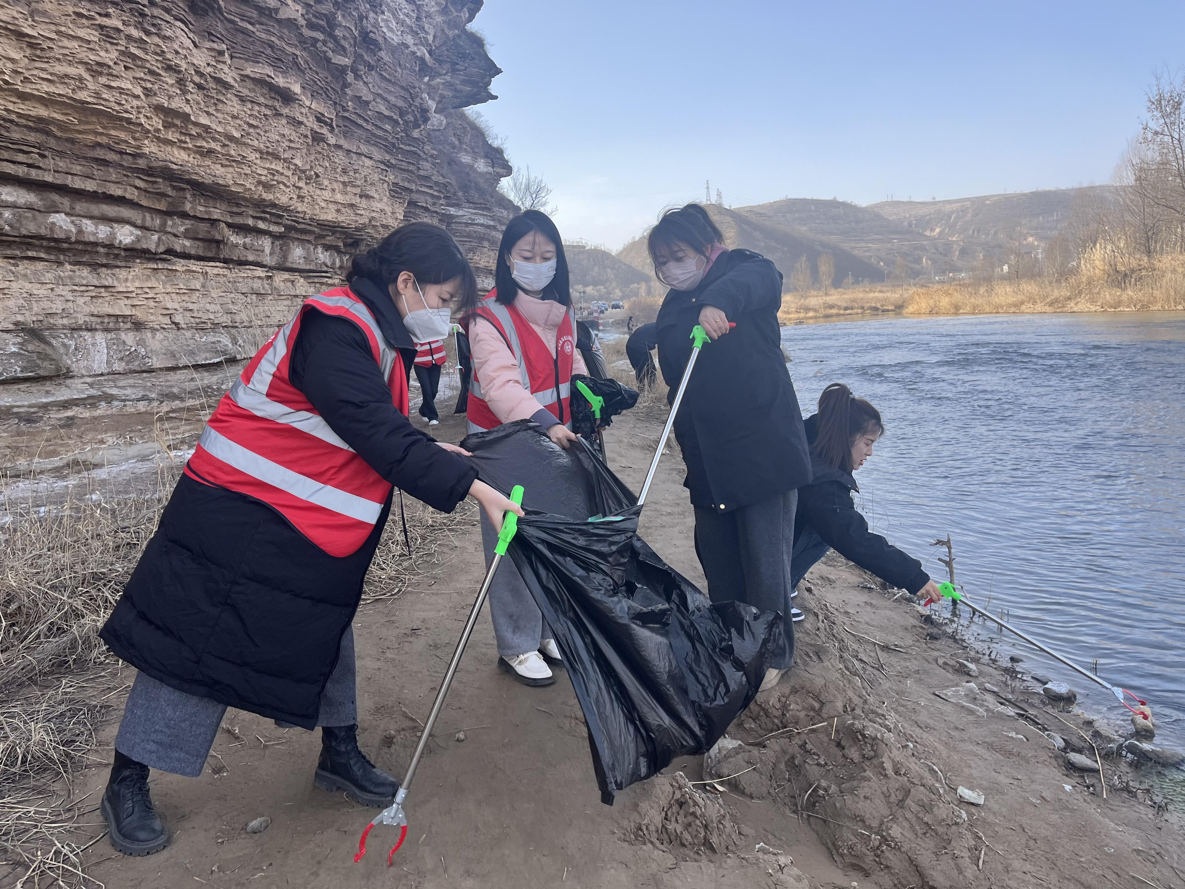 咸阳市生态环境局长武分局开展关爱母亲河 保护水生态环保巾帼志愿