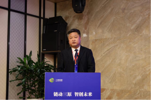 县委书记赵俊强参加活动并致辞.县委副书记,县长杨红刚主持.