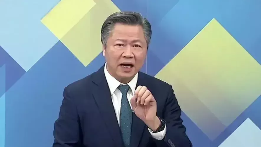 台湾名嘴美国越打压中国越壮大中国人的脊梁骨是坚硬的