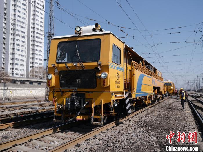春运高负荷运转南同蒲铁路开展春季集中修施工