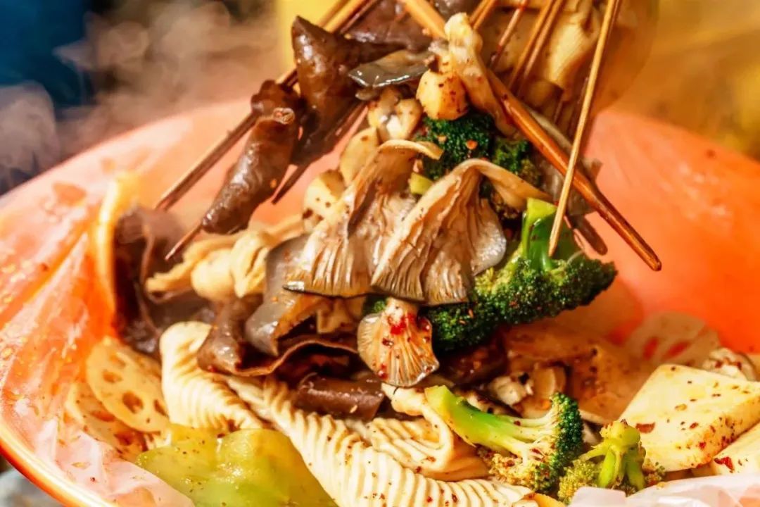 △烫好的各色菜品　摄影/杨文杰