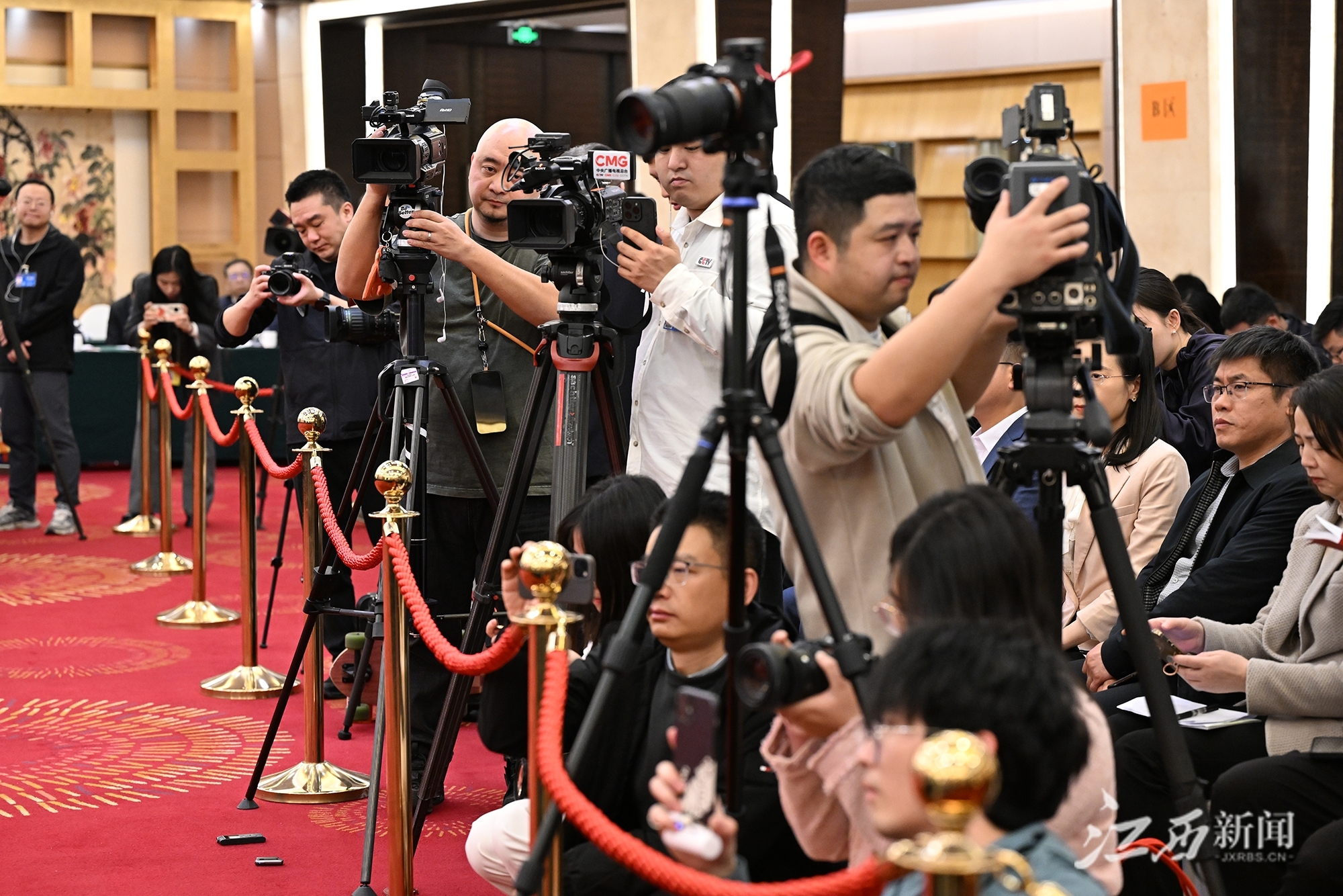 境内外媒体记者聚焦江西代表团（图）凤凰网江西_凤凰网