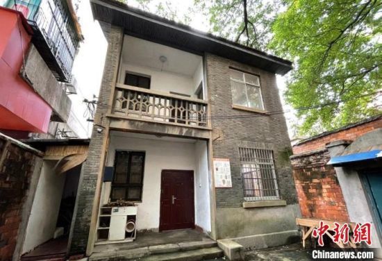 圖為咖啡館改造前較為破舊。受訪者供圖