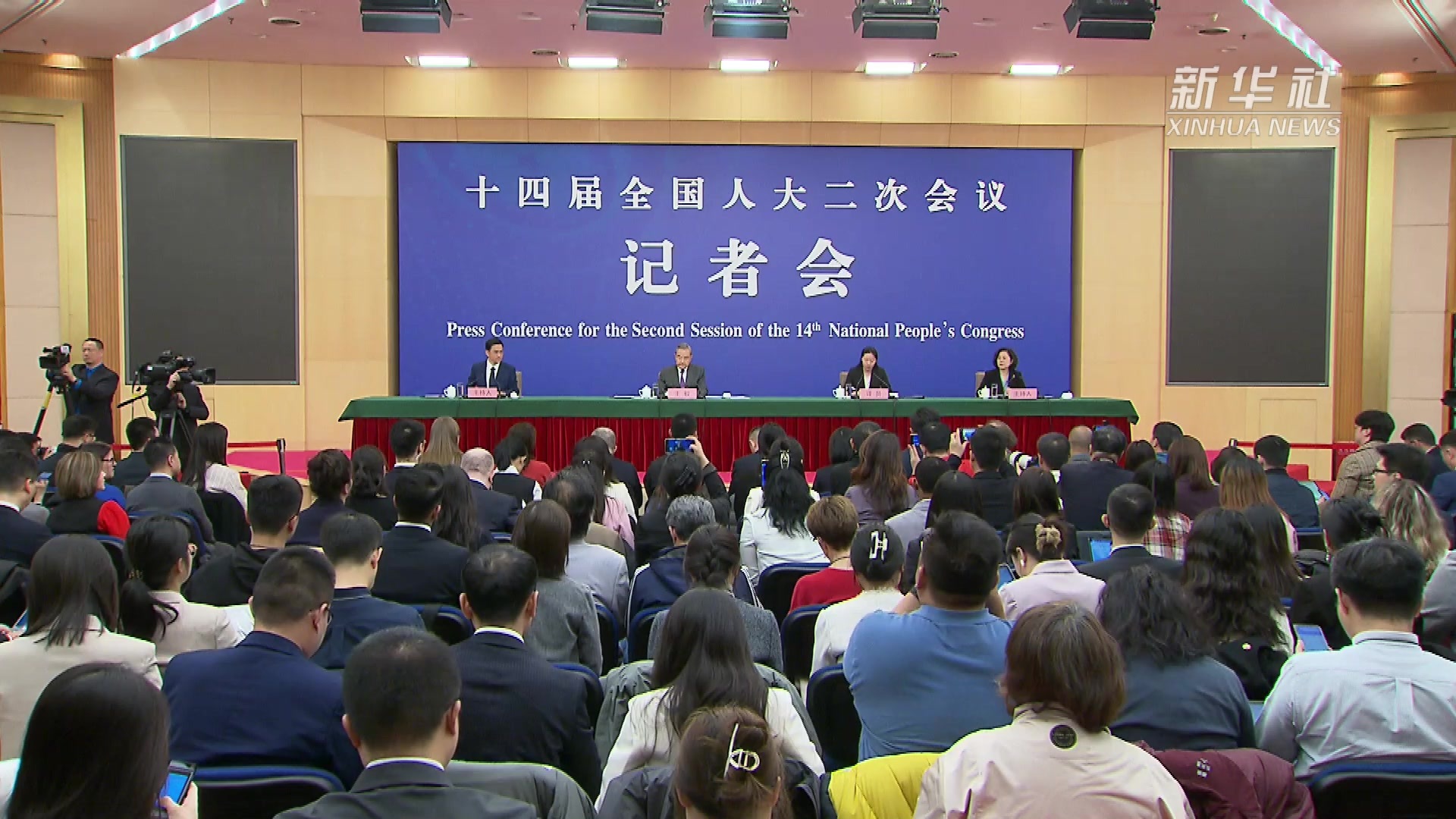 两会·外长记者会｜王毅：构建人类命运共同体成为引领时代前进的光辉旗帜