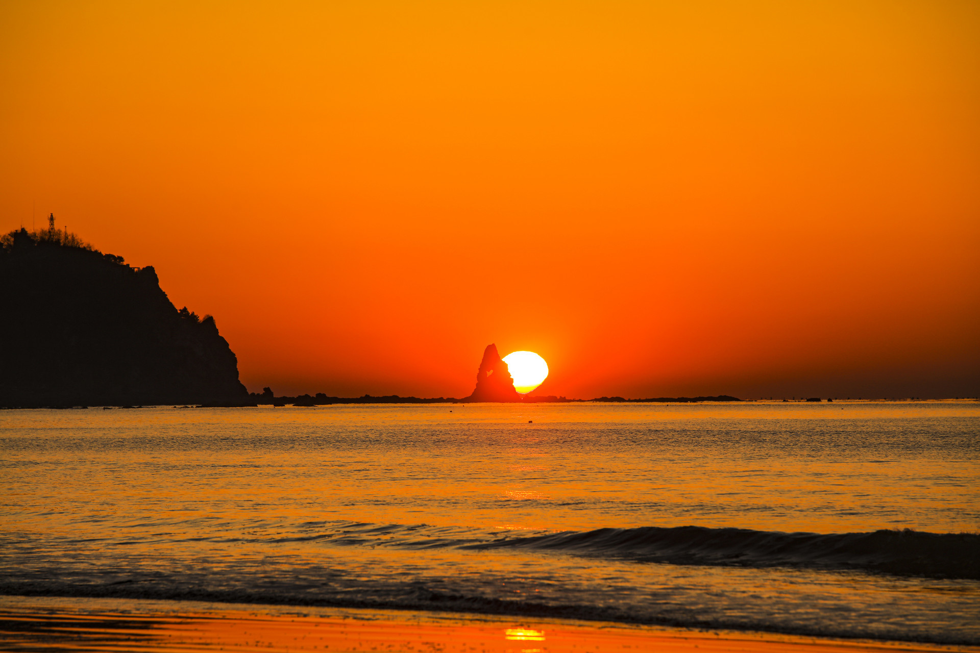 日出东方，洒满金光，来青岛赴一场美妙的日出之旅