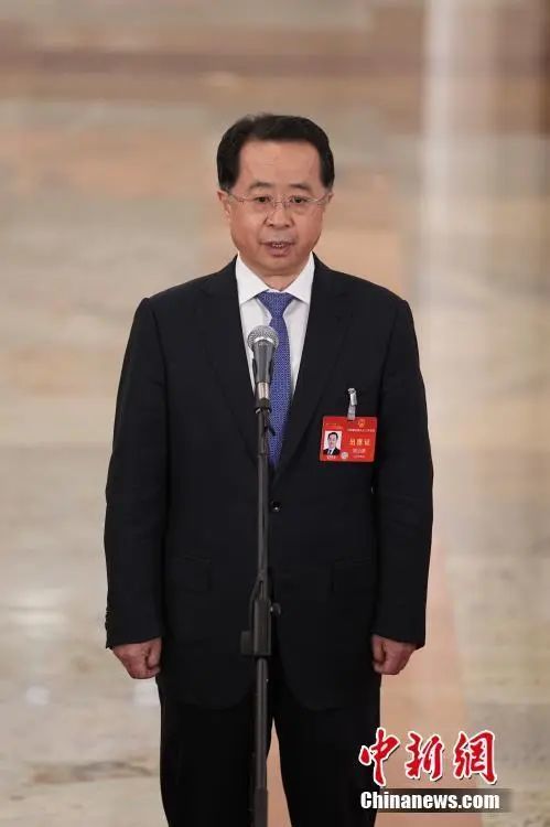 民政部部长陆治原回答记者提问.中新社记者 崔楠 摄