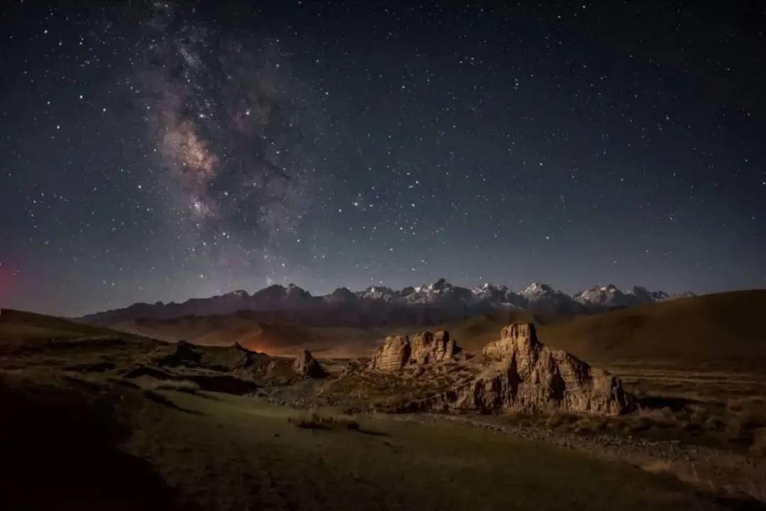 图29　天祝县乌鞘岭星空