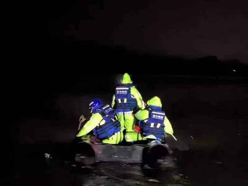 江西环境工程职业学院黄帅铭:将希望的力量铭刻在浪涛中