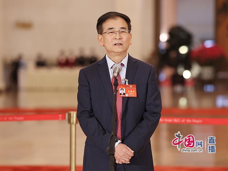 ▲全国政协委员、甘肃省工业和信息化厅副厅长黄宝荣　据中国网