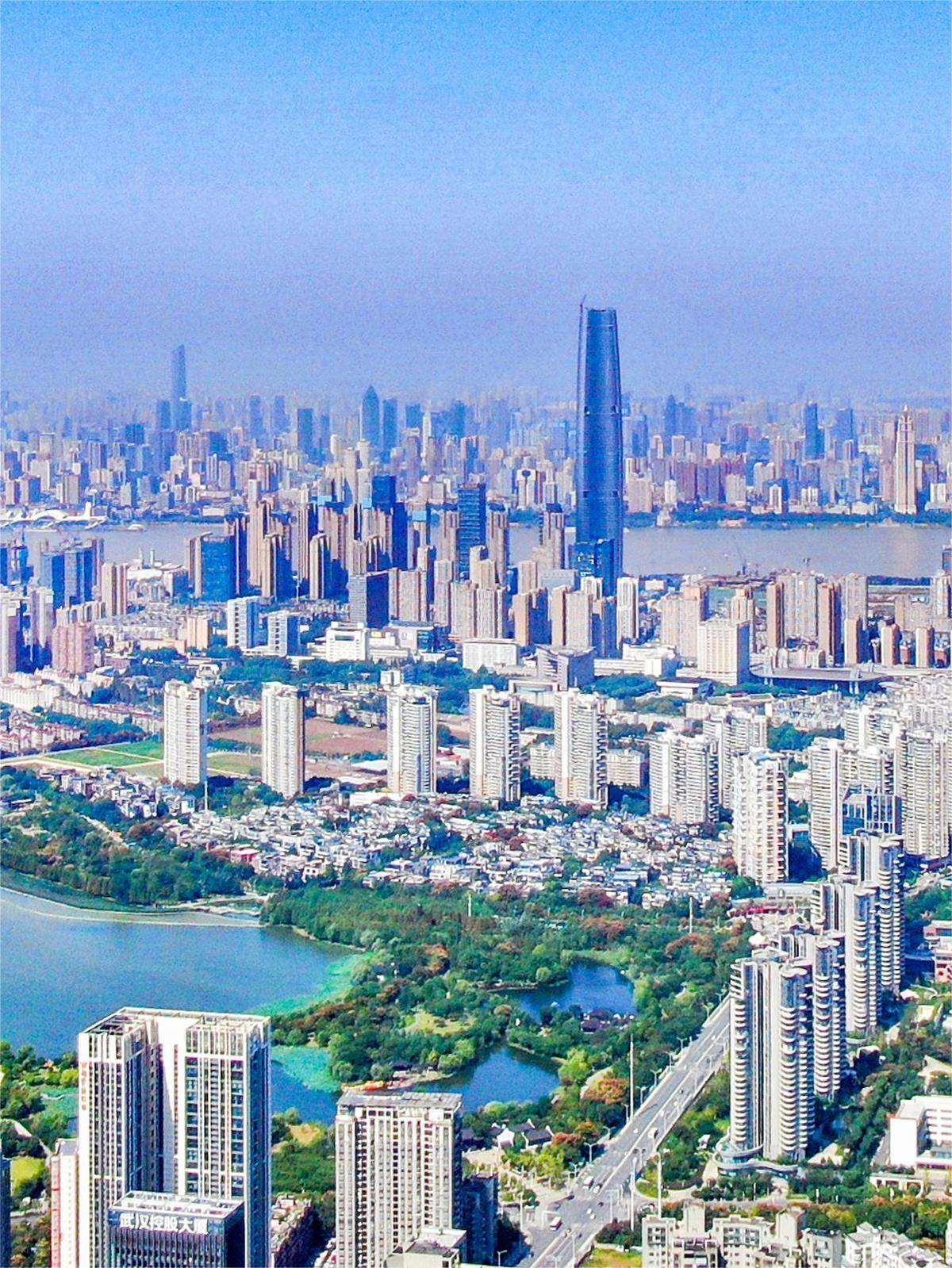 鸟瞰武汉,一派欣欣向荣的景象.(湖北日报全媒记者 薛婷 摄)