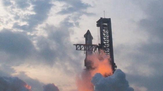 SpaceX庆生，“星舰”冲入太空：40多分钟的试飞，到底发生了啥？_凤凰网