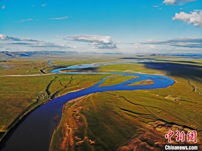 甘肃省甘南藏族自治州玛曲县是黄河上游重要的水源涵养区和补给区，玛曲湿地水草丰美，被誉为“黄河之肾”。(资料图)　杨艳敏　摄
