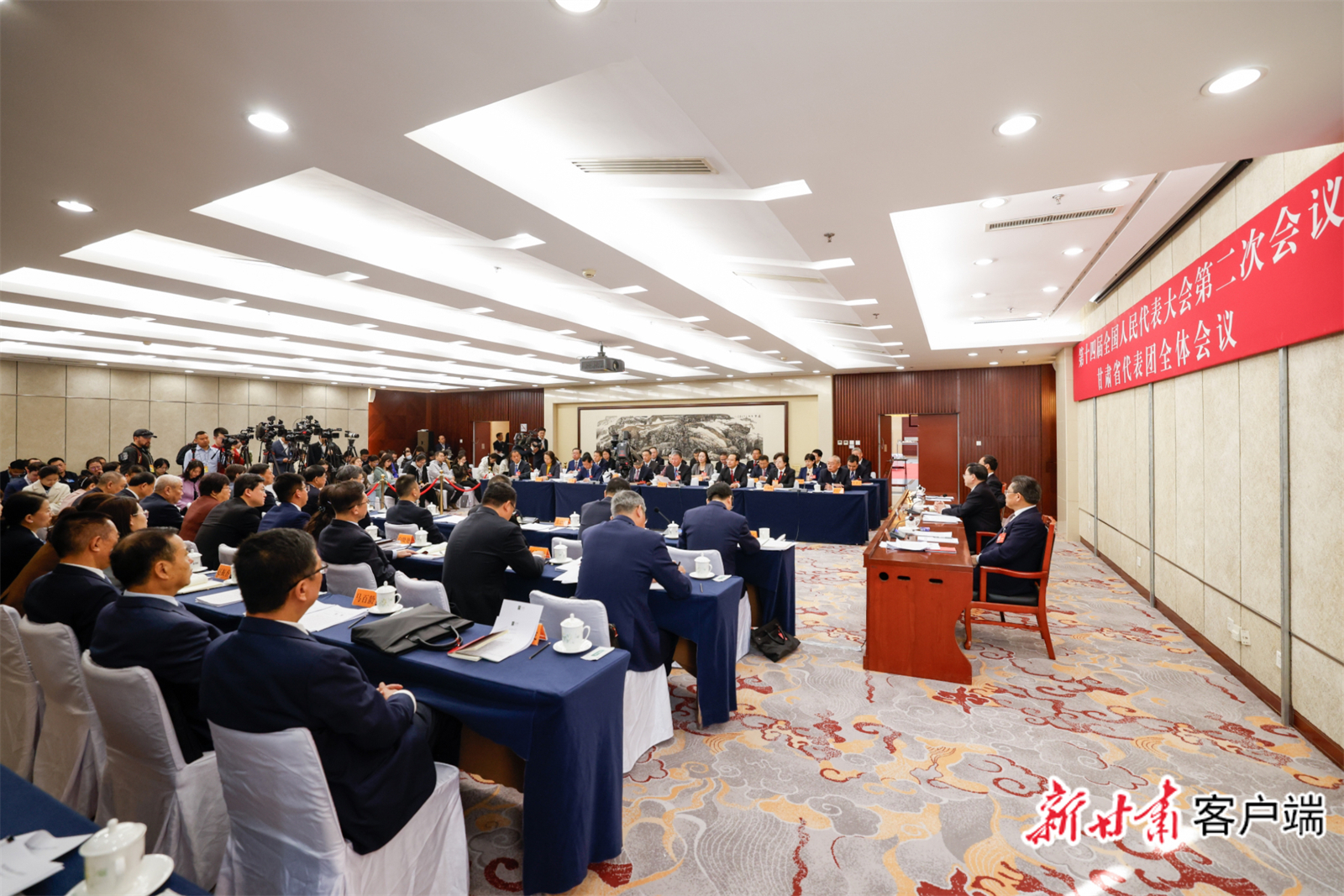 3月10日，十四届全国人大二次会议甘肃代表团在驻地举行开放团组活动。新甘肃·甘肃日报记者　孟捷