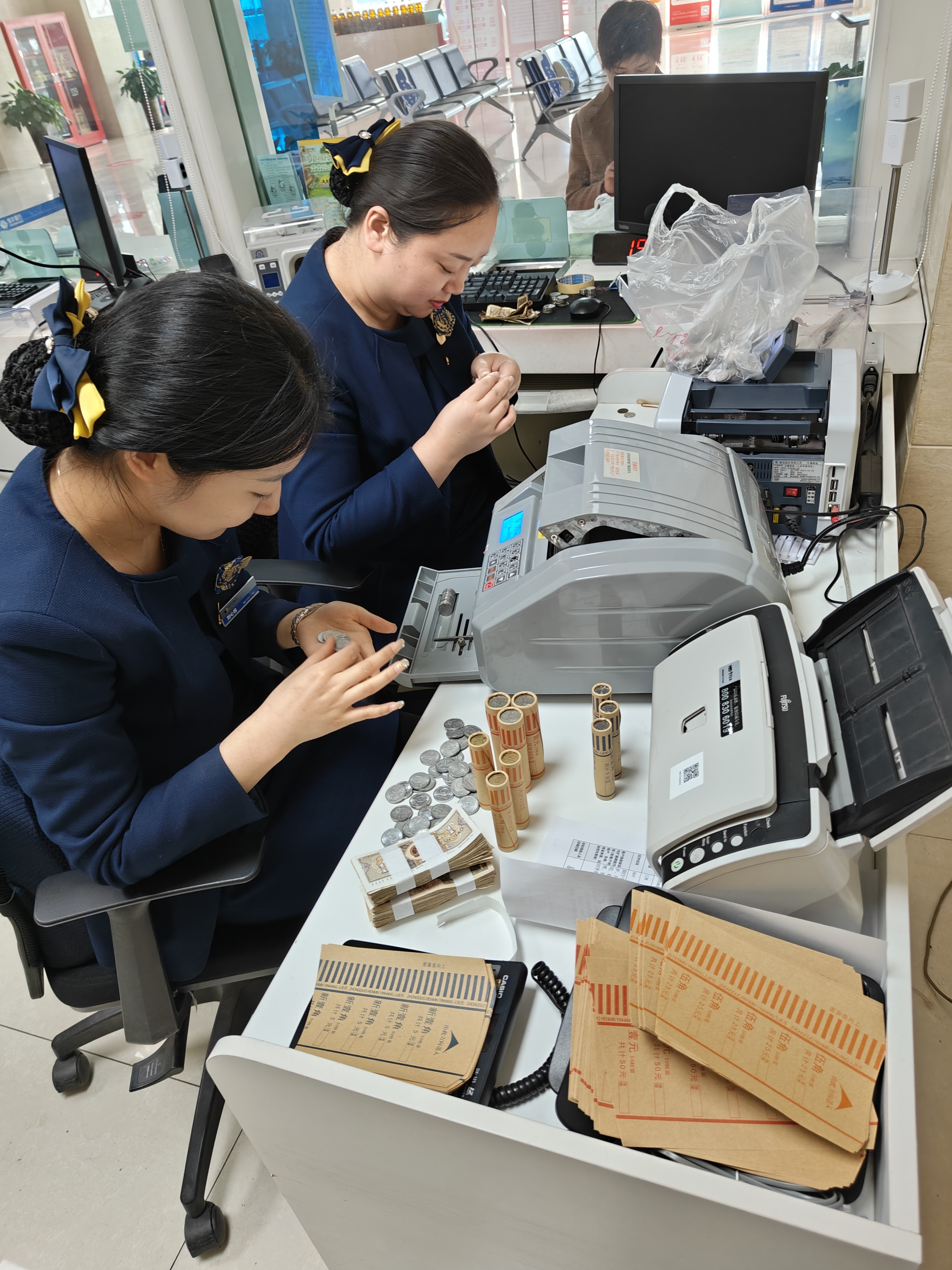 小硬币 大担当——恒丰银行咸阳分行暖心金融服务获点赞