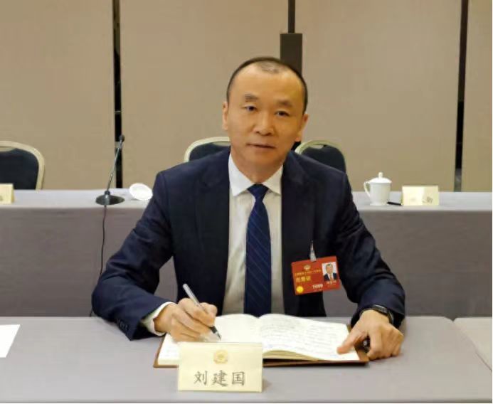 全国政协委员、宁夏宁人律师事务所主任刘建国：降低综试区葡萄酒产业消费税