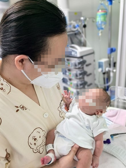 和妈妈的第一次拥抱