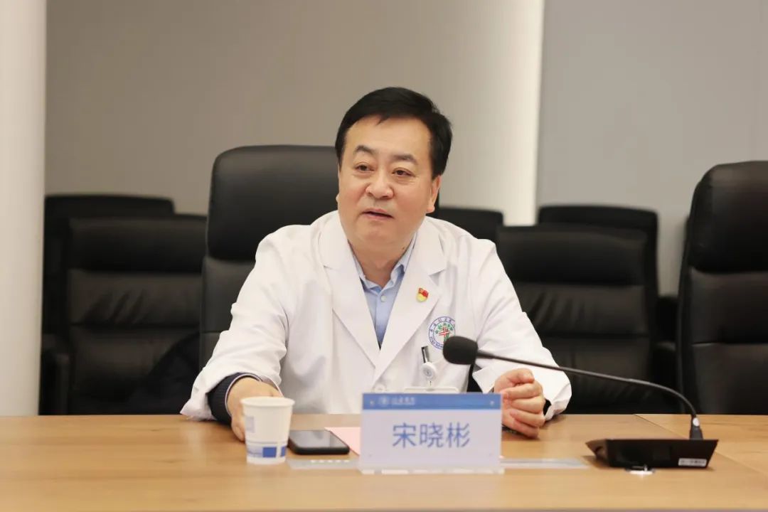 西安市红会医院党委书记柳明致欢迎词,柳书记表示,西安市红会医院北院