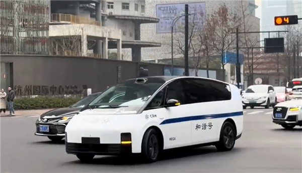 真成陆地高铁了!理想MEGA拉花改装方案出炉:张贴“和谐号”字样