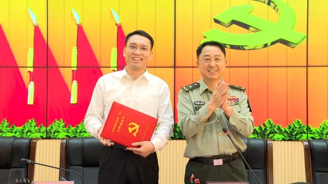 东方市人武部党委第一书记任职大会召开宣布李爱华同志任市人武部党委