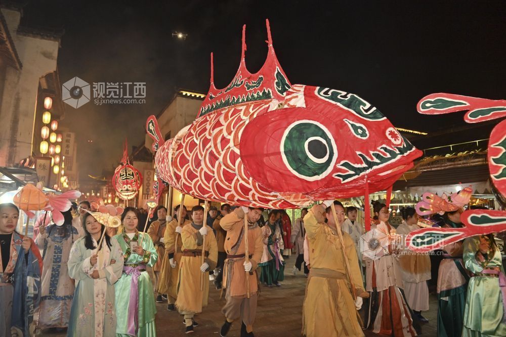 婺源：鱼灯巡游（图）