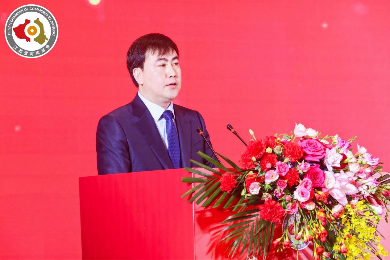 （配图注明：江苏省河南商会创会会长/荣誉会长 王宪朋）