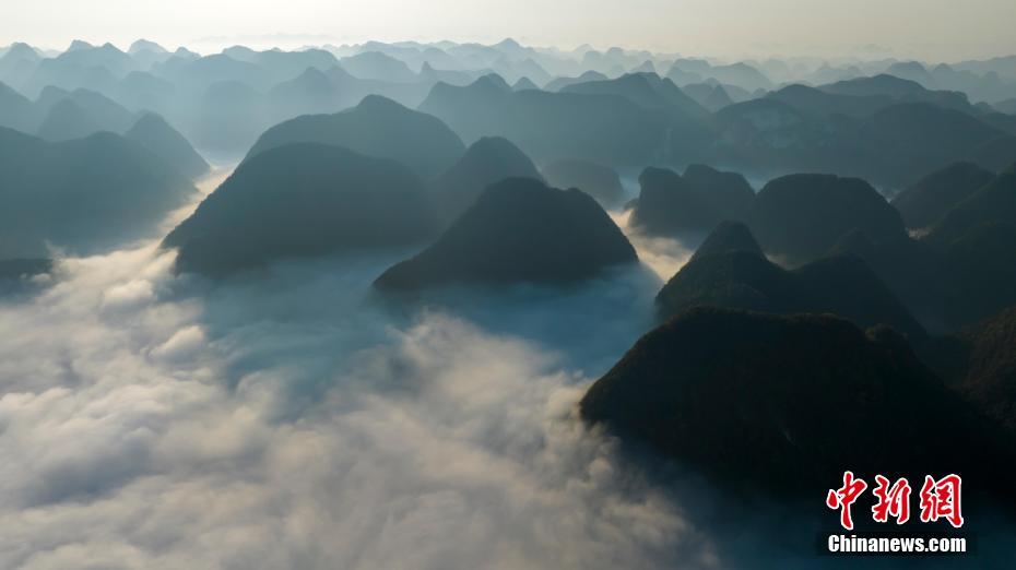 广西环江：喀斯特峰丛云海如仙境