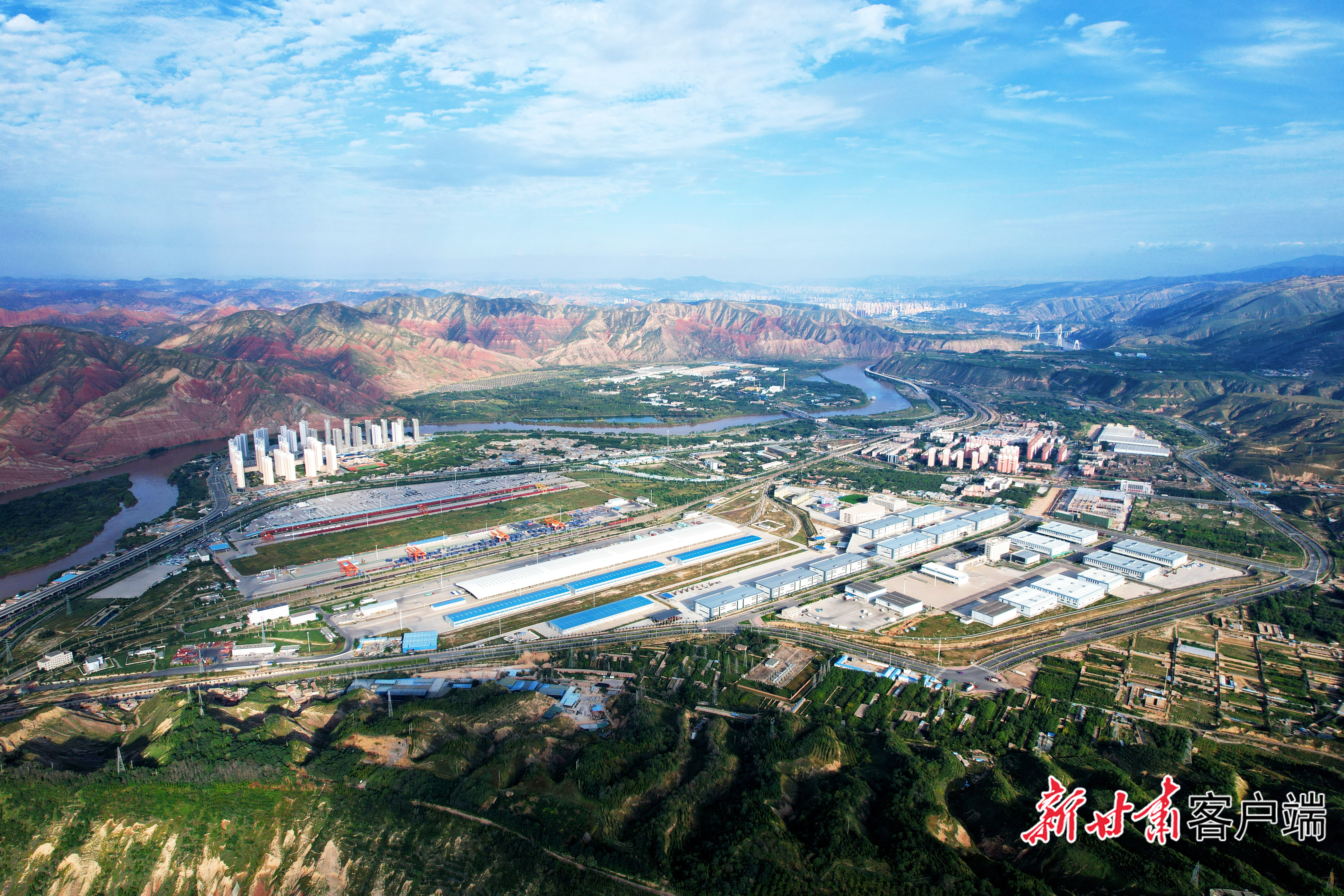 兰州陆港新城片区全景航拍（资料图）