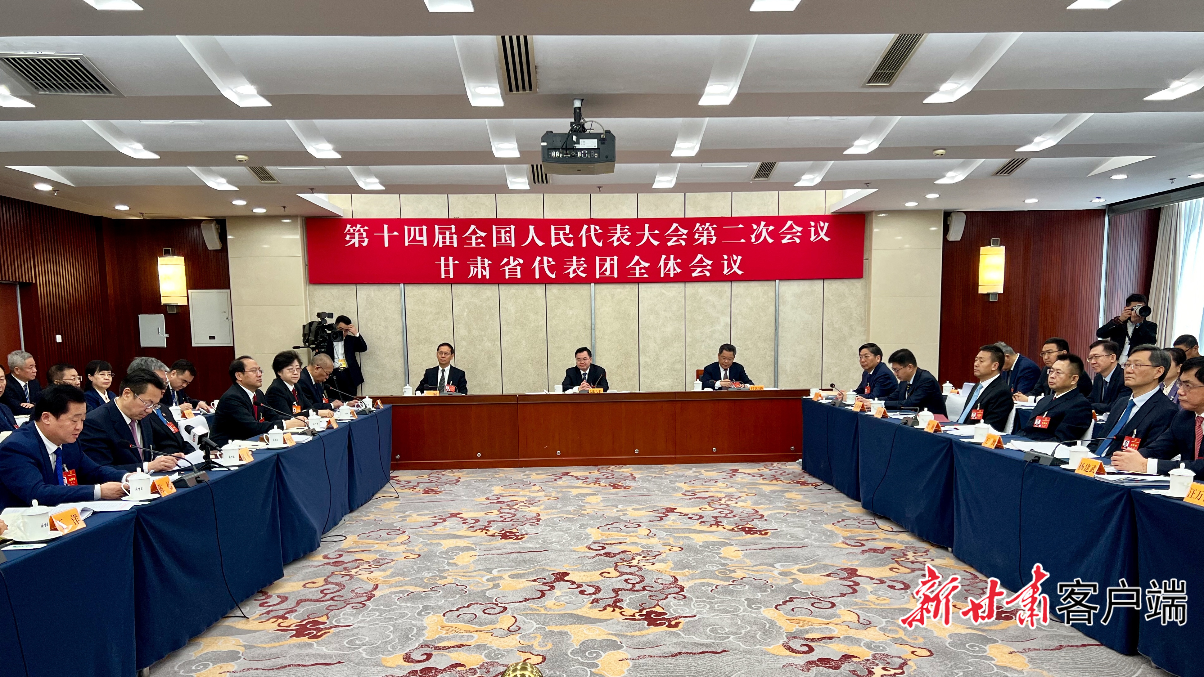 甘肃代表团开放团组活动上　中外记者都关心啥