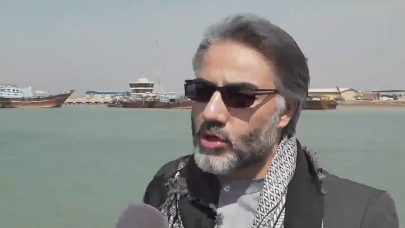 凤凰记者赴阿尔万德河采访，伊朗伊斯兰革命卫队巡逻波斯湾