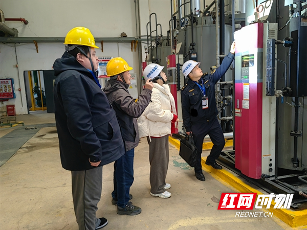 省特检院湘潭分院与湘潭县市场监管局对湖南珠江啤酒有限公司开展特种设备安全专项检查。.png