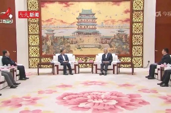 尹弘会见中国农业大学党委书记钟登华一行