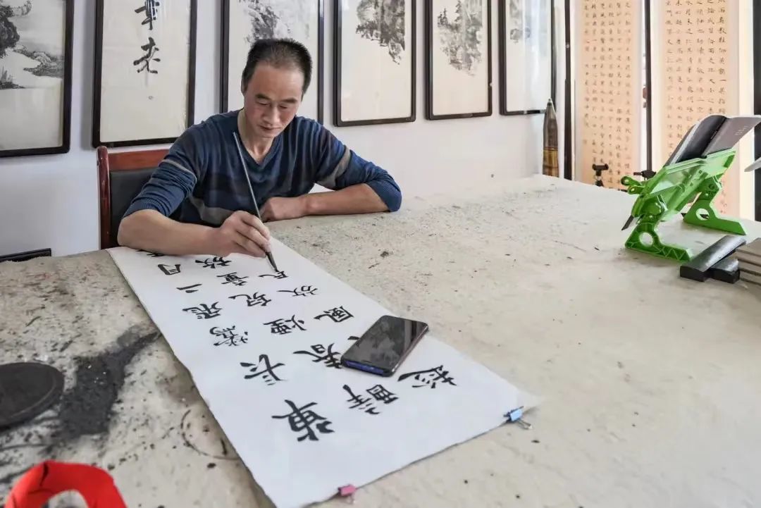 适合家里挂的书法字8个字 D8DD492323BEAB2FB88DD94B2846310117869823_size94_w1080_h721.jpg