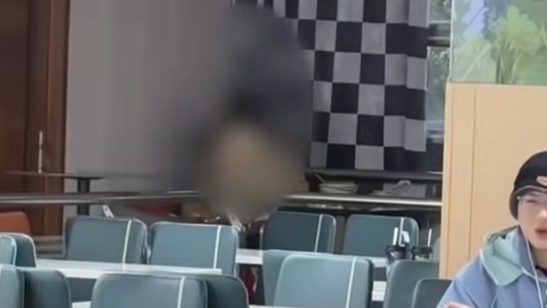 江苏宿迁学院通报学生不雅视频：学生情侣搂抱嬉闹被拍下来剪辑传播，涉事学生已报警