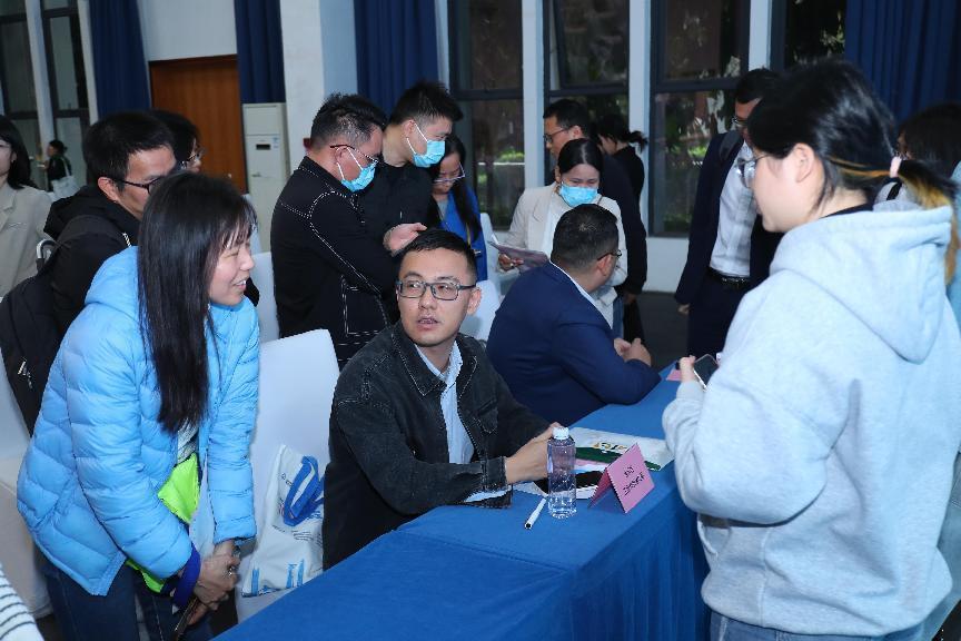 龙华区2024年专精特新“小巨人”企业申报政策暨产业政策宣讲会圆满结束