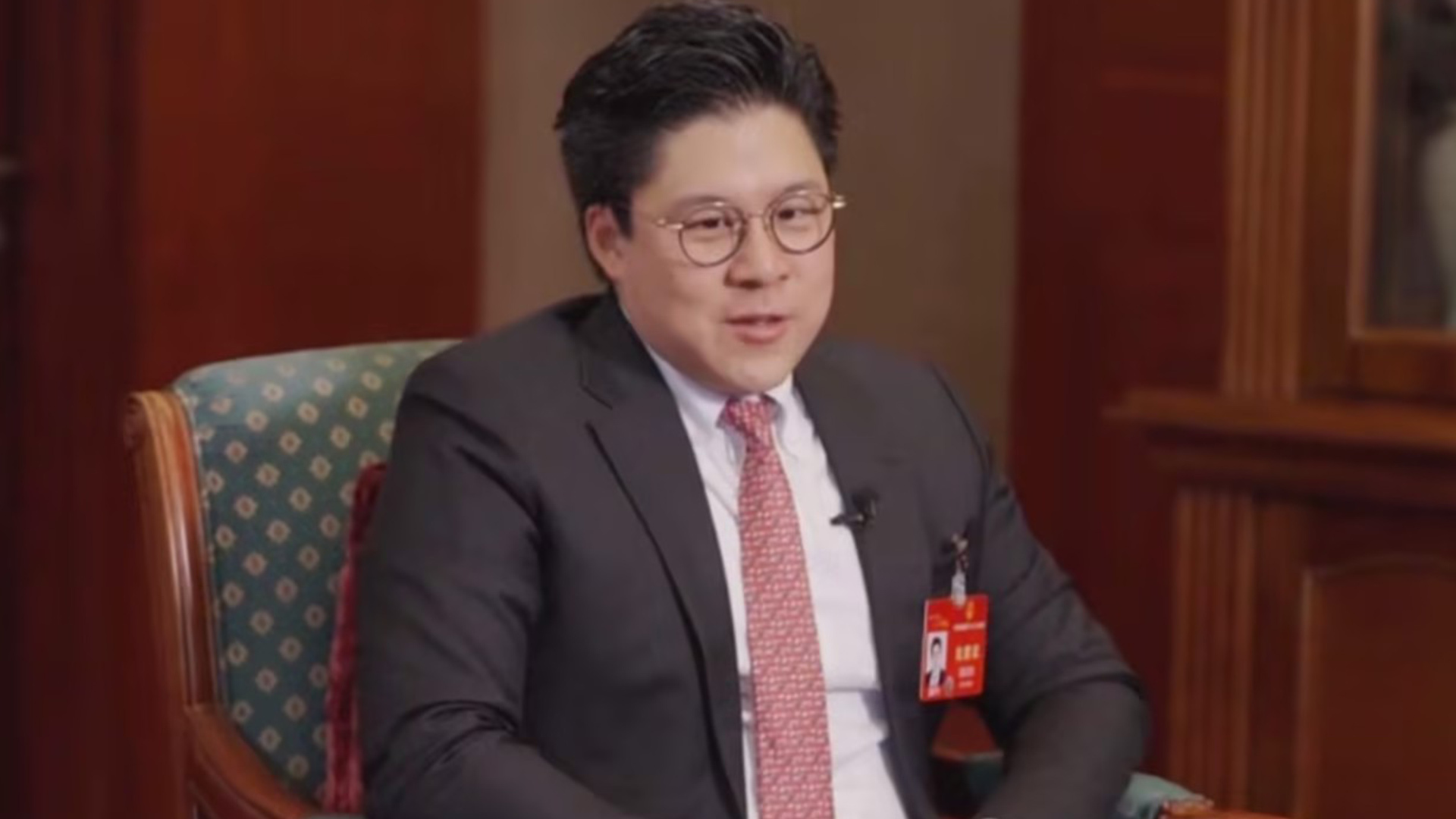 霍启刚谈年轻人经常换工作:他们不是不努力,是希望在青春的时间尝试更多_凤凰网视频_凤凰网