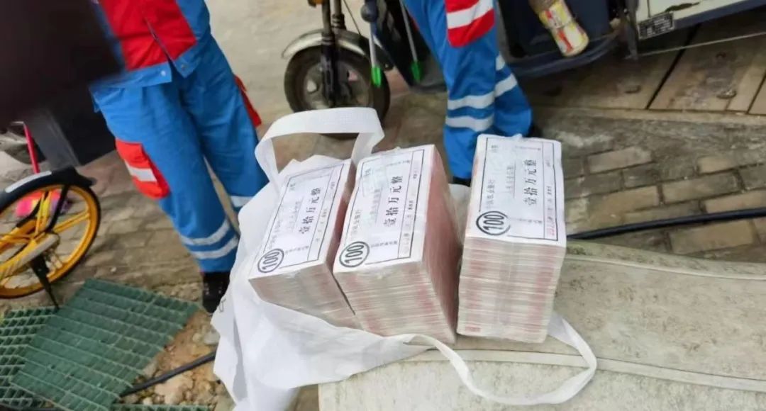 谁丢的30万元现金?海口女环卫工捡到三捆钞票凤凰网海南_凤凰网