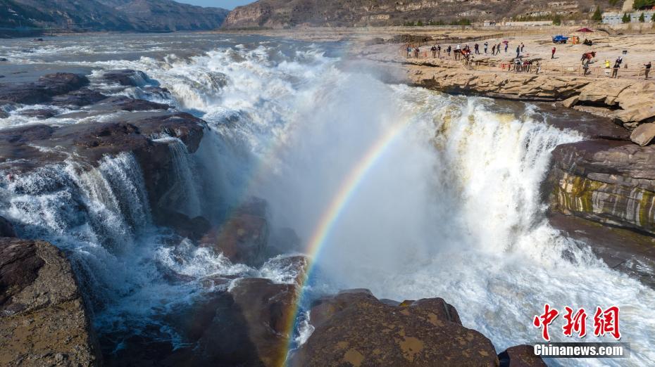 黄河壶口瀑布迎来“桃花汛”