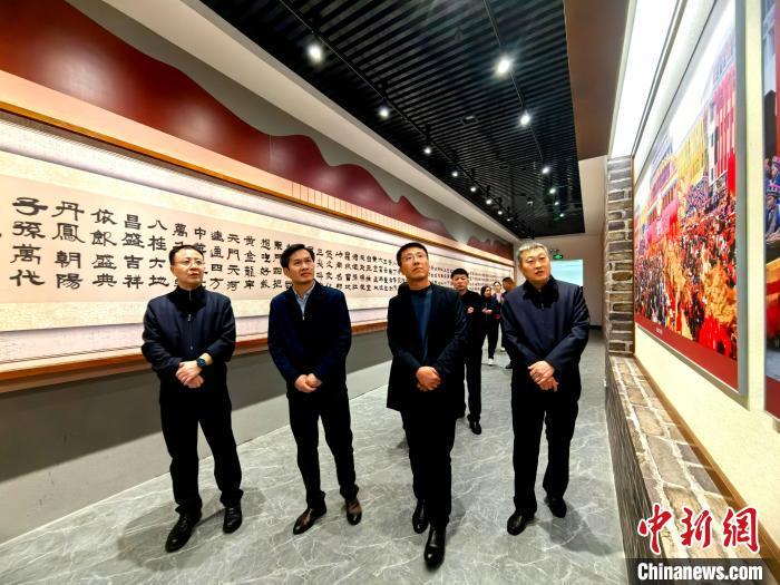 考察团先后考察罗城县于成龙廉政展示馆,中华廉政文化园等,参观学习了