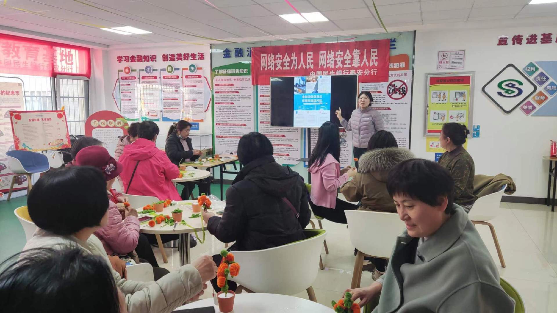 民生银行泰安丽景花园社区支行开展315消保宣传活动