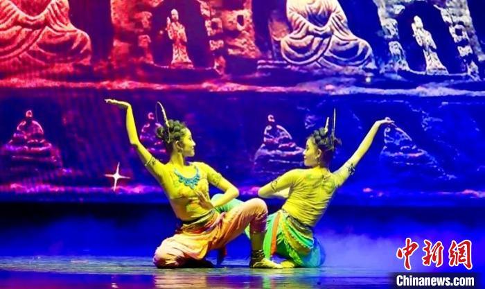 西北民族大学敦煌古典舞《度》演出现场（资料图）西北民族大学舞蹈学院供图