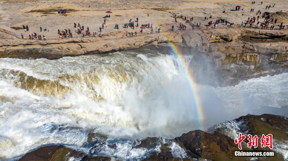 黄河壶口瀑布迎来“桃花汛”