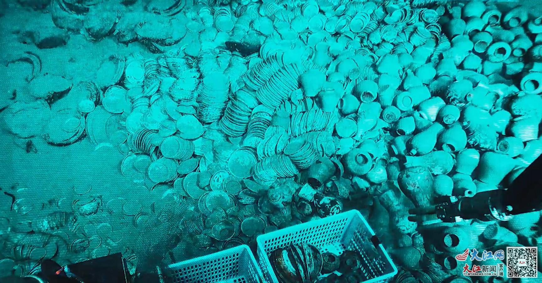 ▲南海西北陆坡一号沉船出水器类超十万件