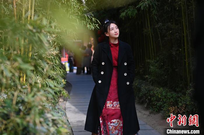 天水女侠亮绝技圈粉800万 带着这个计划赴海外读博凤凰网甘肃_凤凰网
