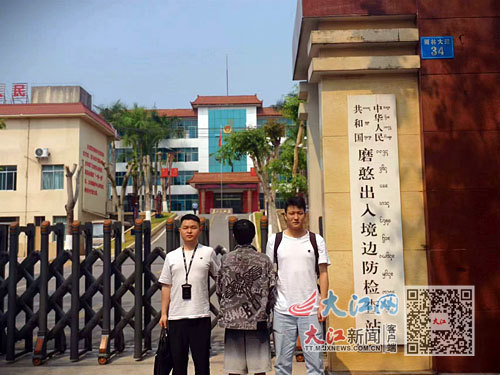 柴桑公安民警赴勐腊县看守所接回小曾