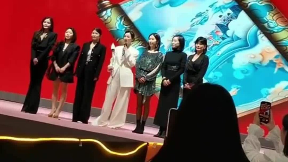 微商教母张庭卷土重来:全国"巡演"招女代理,转型抖音直播带货_凤凰网