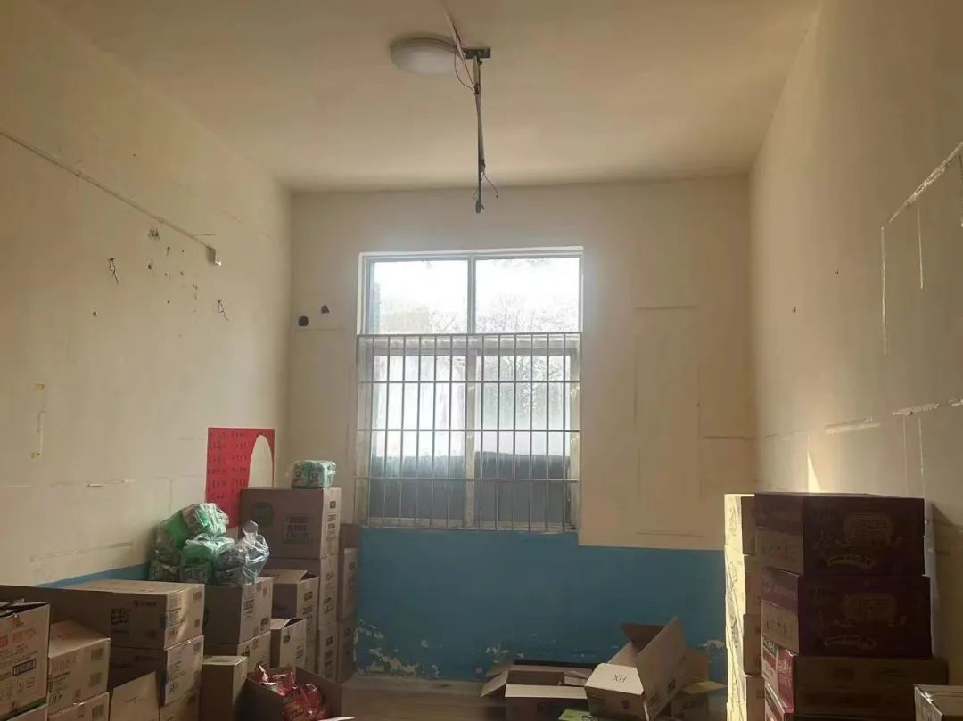 ▲二楼仓库窗户设置防盗窗