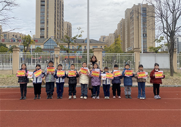 荣博小学举行首届书香少年书香家庭颁奖仪式