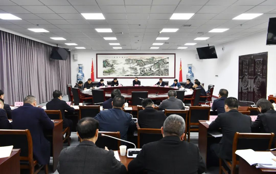 区委常委会会议现场 朱书灵摄