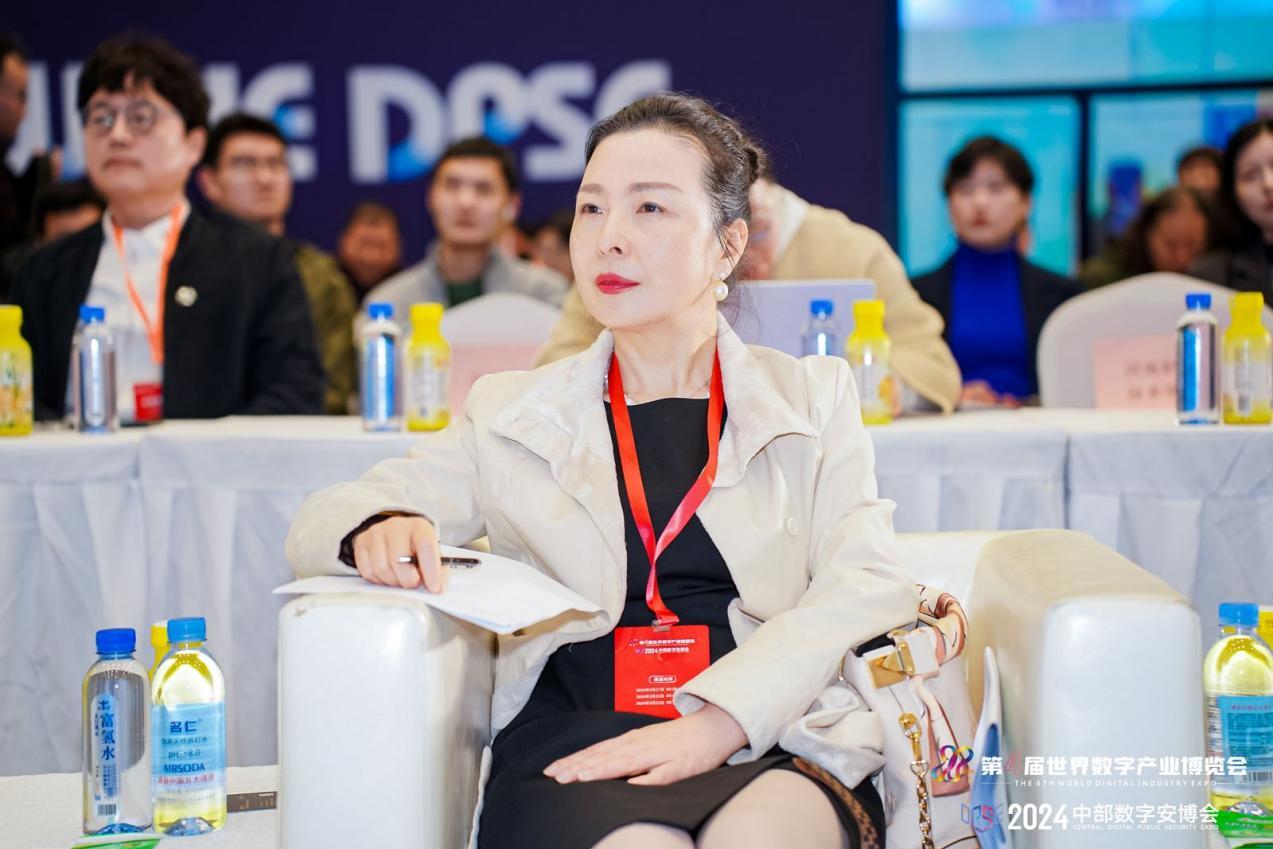 追寻数字世界的星辰大海2024年ai应用教育发展论坛在郑举办